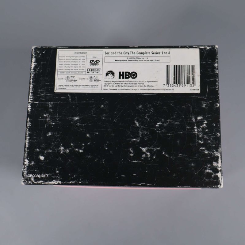 Baksidan av Sex and the City boxen med produktuppgifter