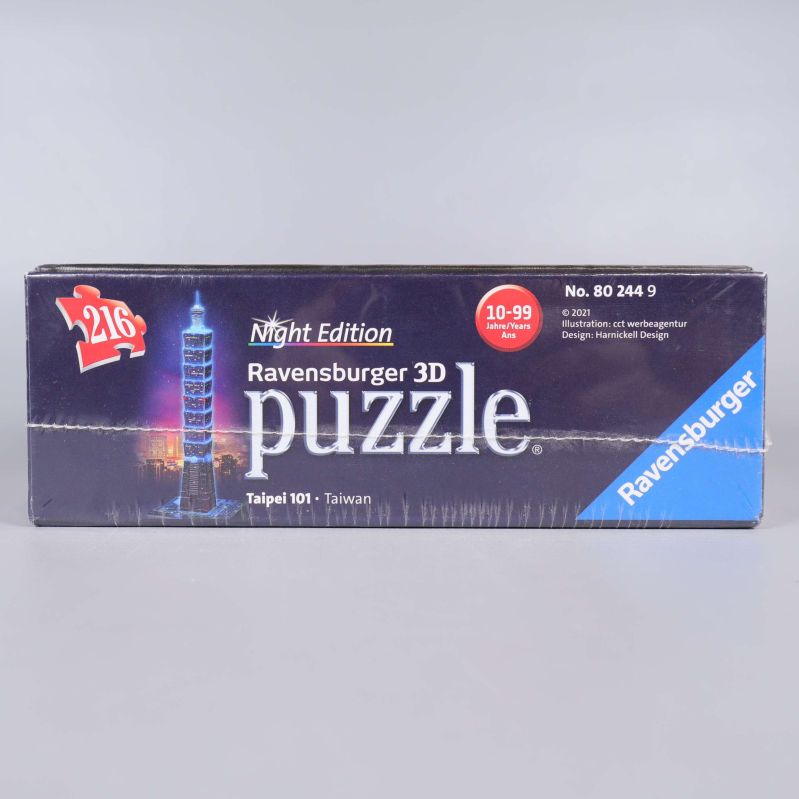 Övre sidan av kartongen med pusslets titel och bitantal