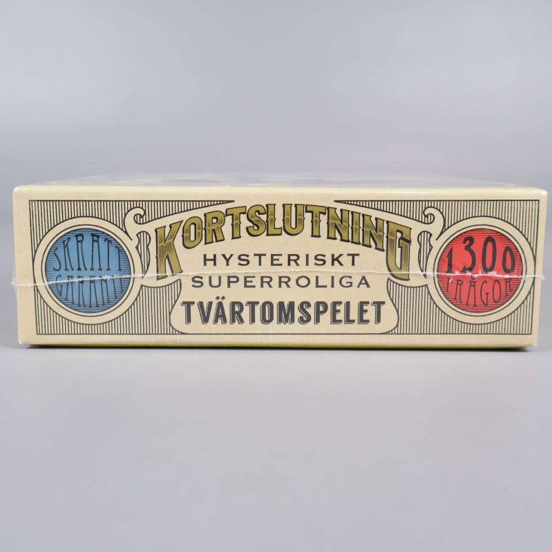 Sida av spelboxen Kortslutning med humoristiska detaljer