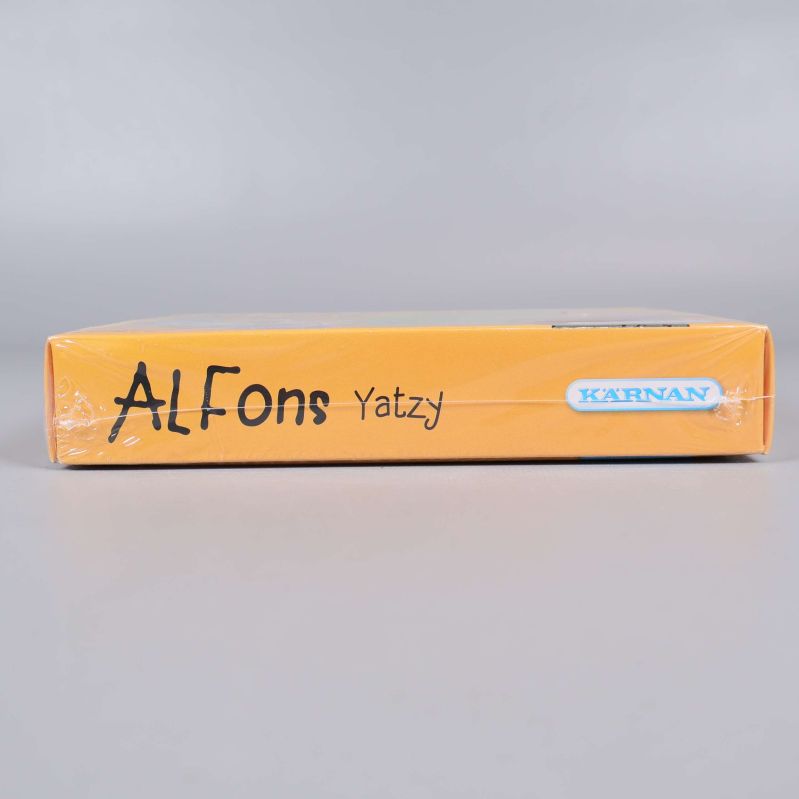 Sidan av Alfons Yatzy-lådan med logotyp