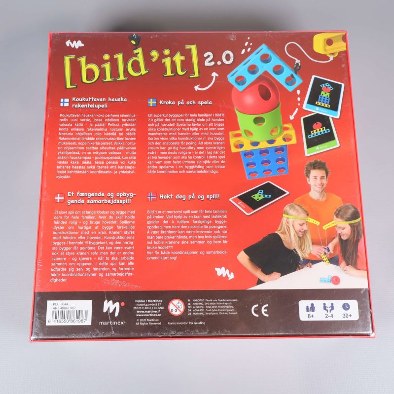 Baksidan av Bild'it 2.0 med information och bilder på spelets innehåll