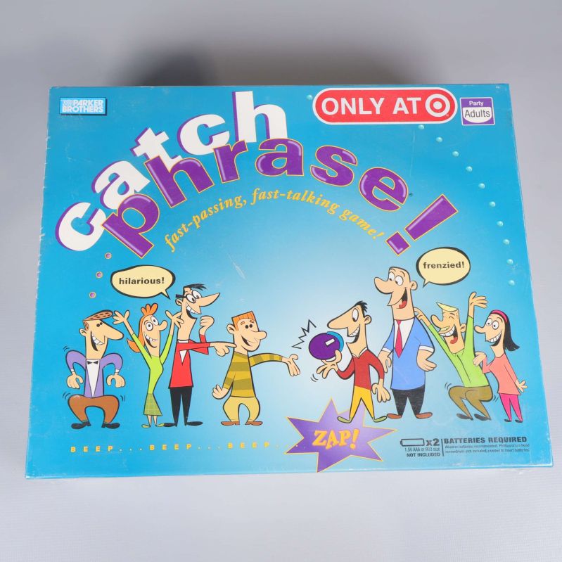 Catch Phrase sällskapsspel i blå kartong med färgglada illustrationer