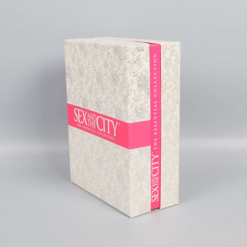 Sex and the City-box i sned vy med synligt rosa band