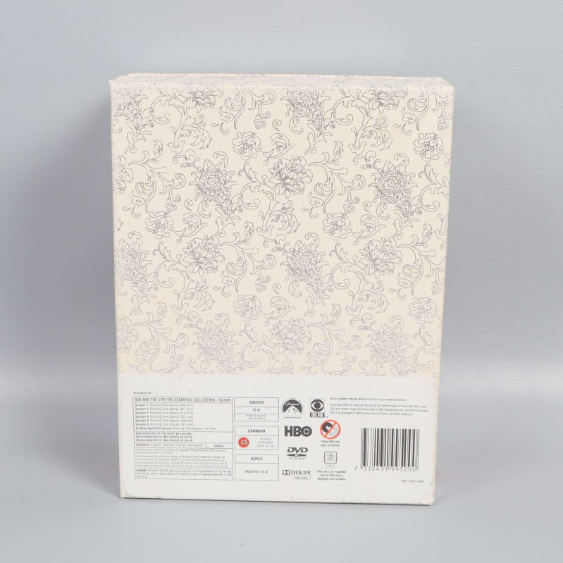 Baksidan av Sex and the City box med mönster och information