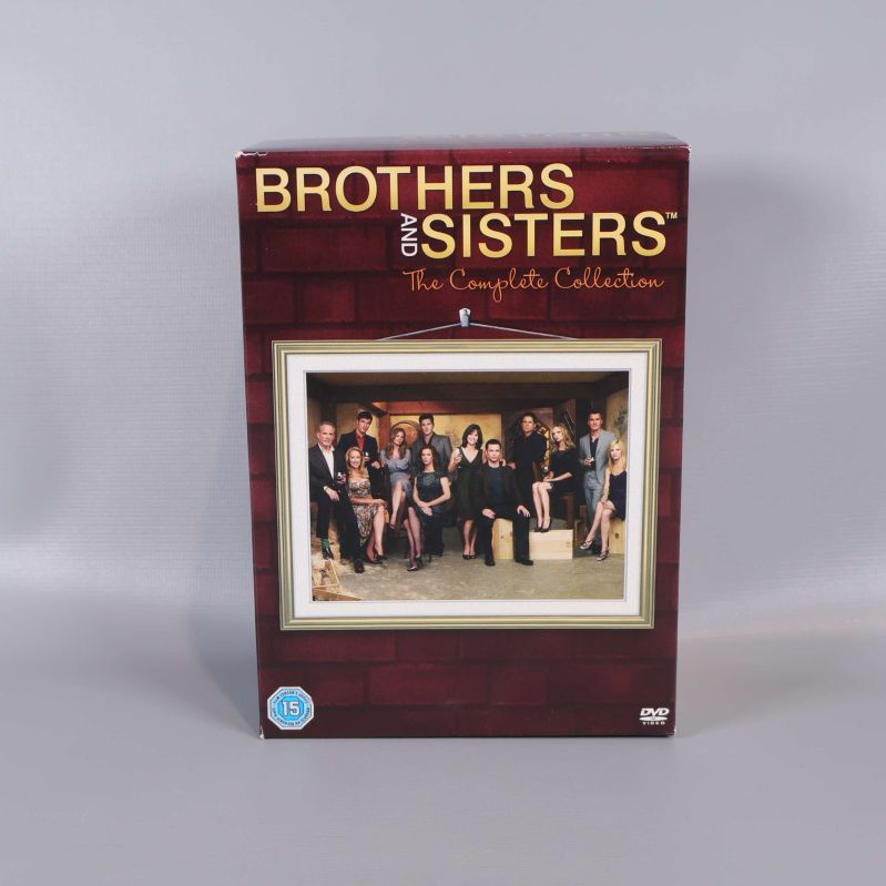 Framsidan av DVD-boxen Brothers and Sisters The Complete Collection