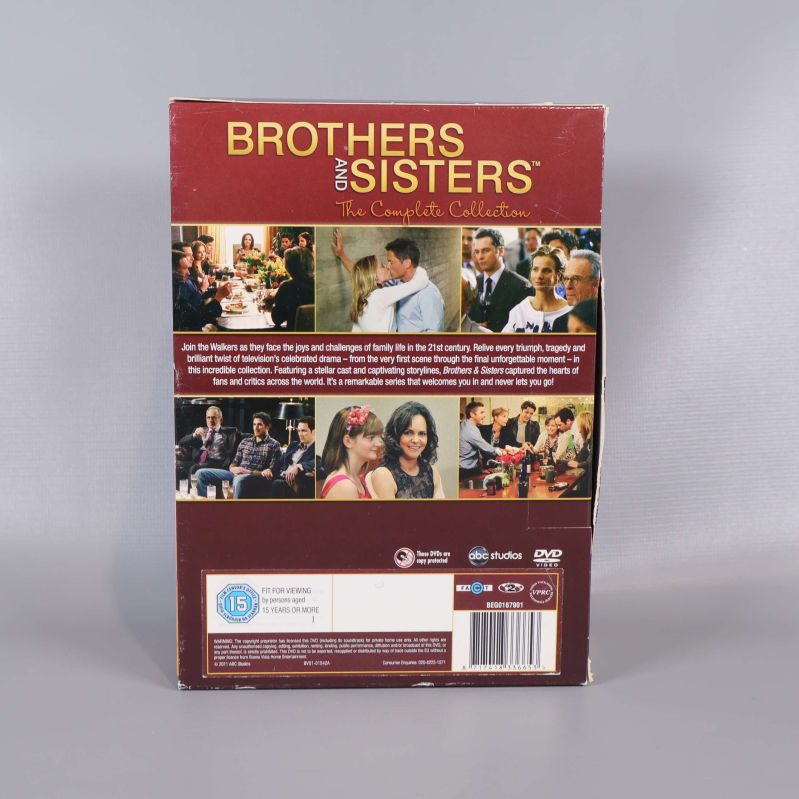 Baksidan av DVD-boxen Brothers and Sisters The Complete Collection