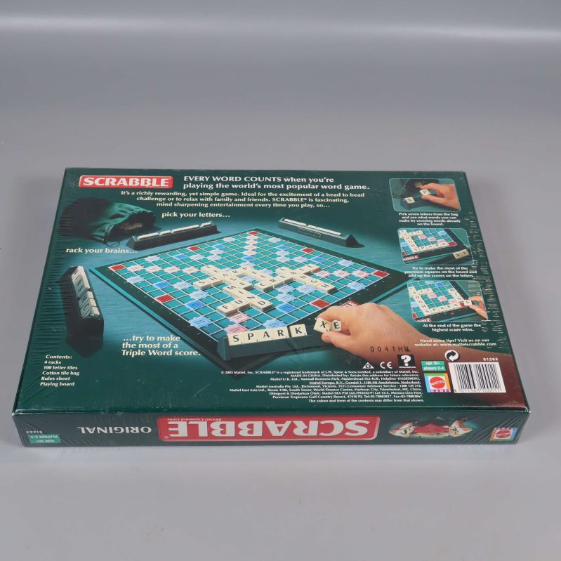Baksida av Scrabble Original med regler och komponenter