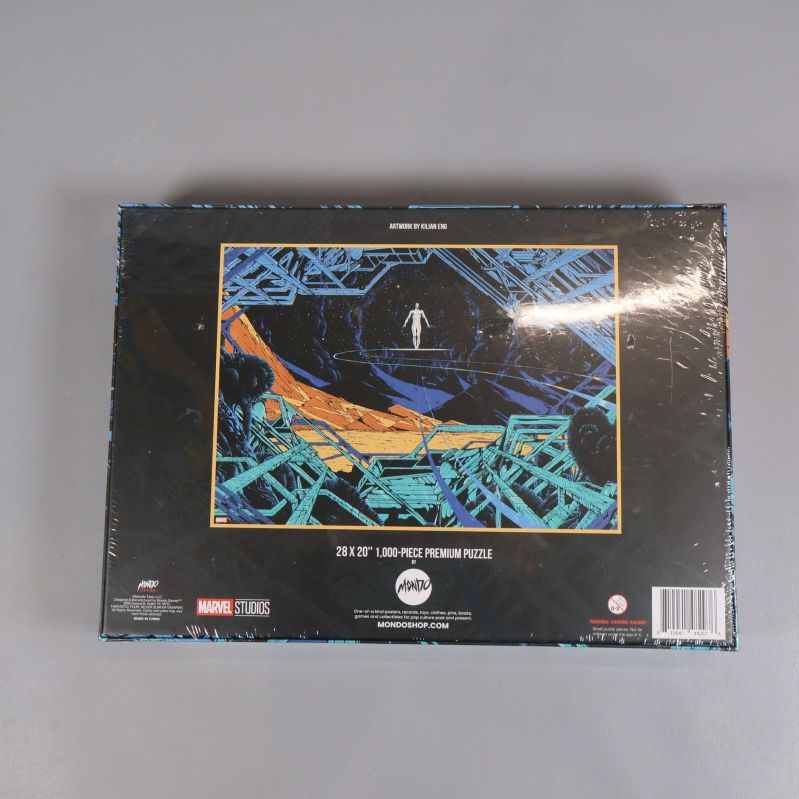 Baksidan av Silver Surfer pussellåda med produktinformation