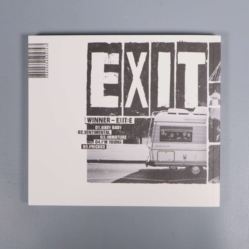 Baksida på häfte med EXIT och låtlista för Winner EXIT:E