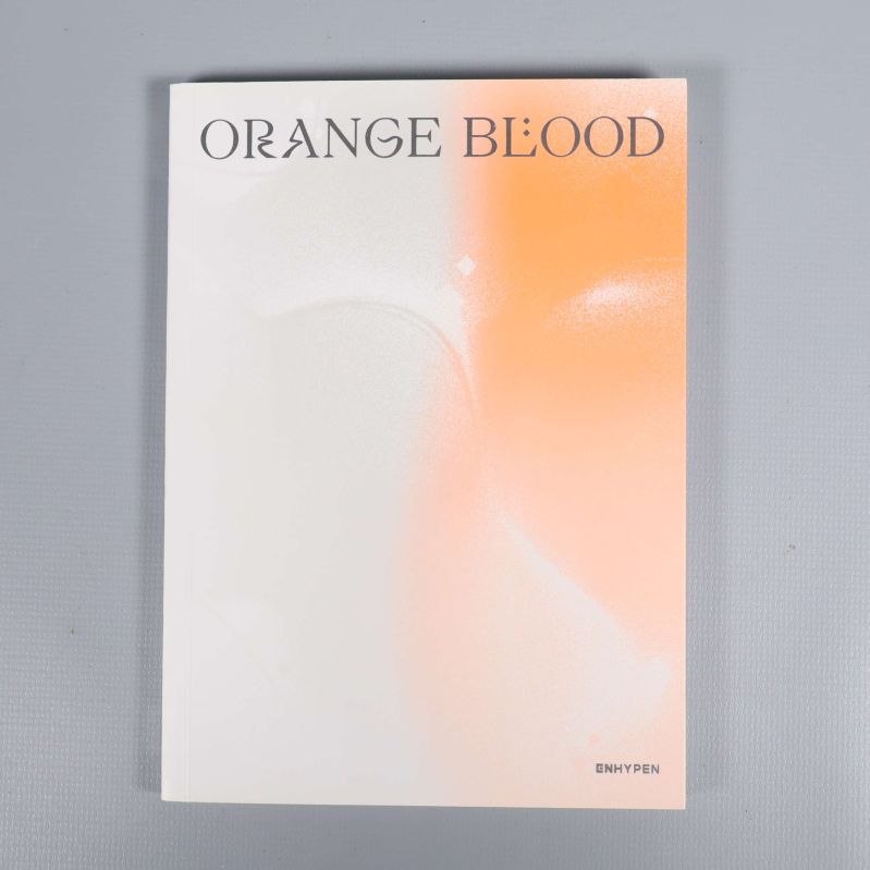 Albumomslag för Orange Blood av Enhypen