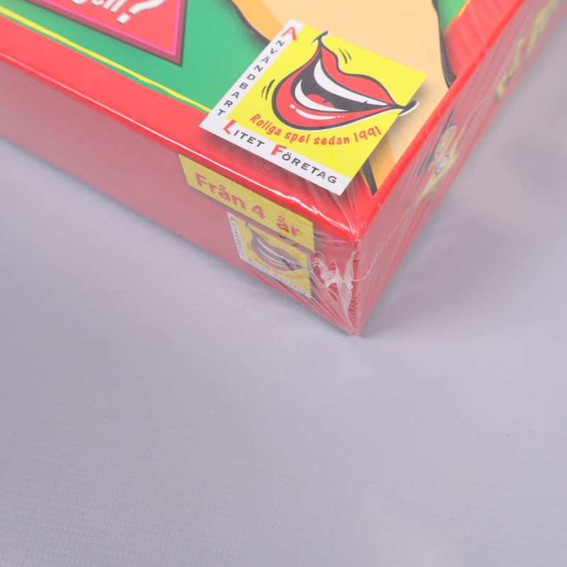 Hörn av spelask med logotyp och från 4 år märkning