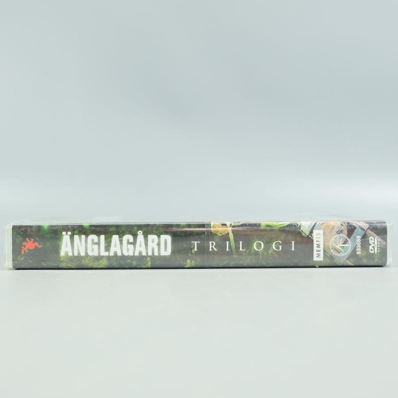 Rygg på DVD-boxen med texten Änglagård trilogi