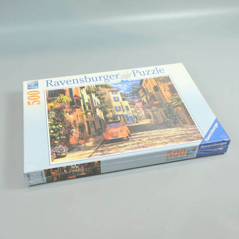 Ravensburger pusselask med 500 bitar sedd från vinkel
