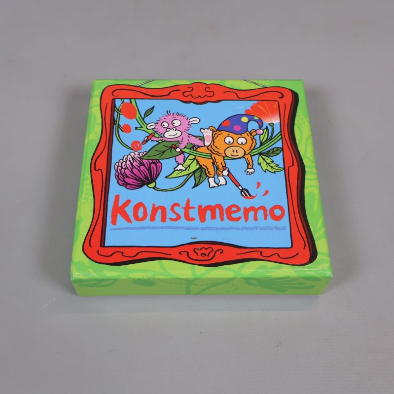 Framsida av Konstmemo med färgglada djur och ram