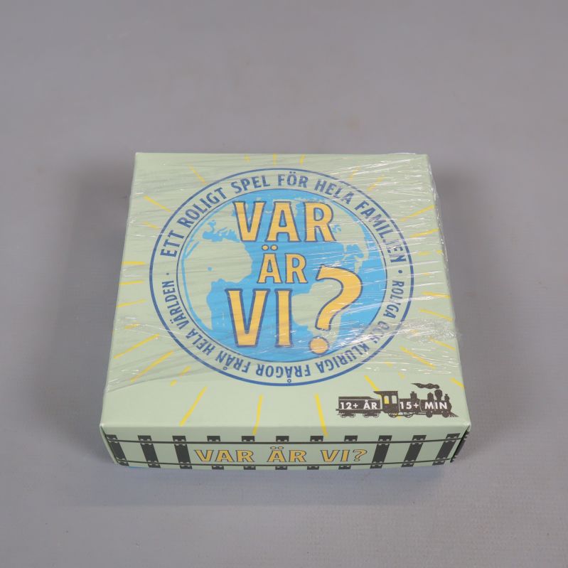 Framsidan av spelet Var är vi i plast