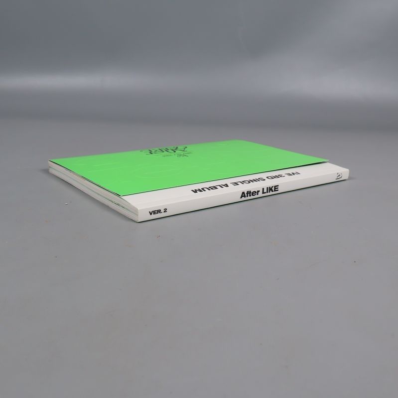 Album set från sidan, visar tunn profil och text