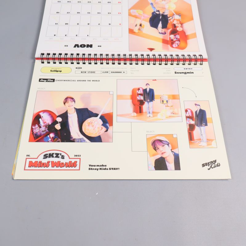 Sida ur kalender med collage av bilder och titelkort