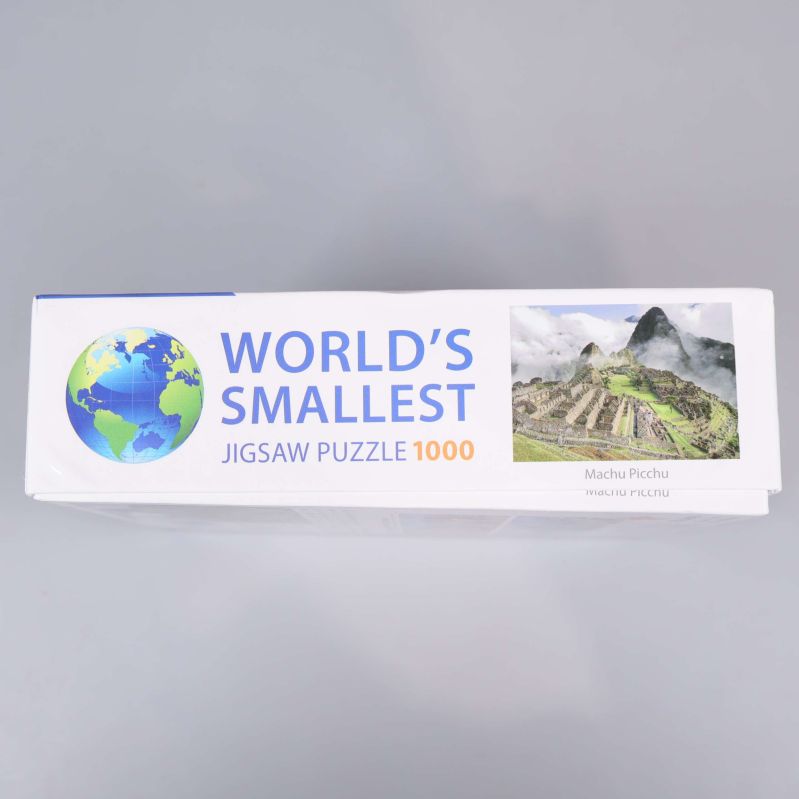 Sidan av asken med texten World's Smallest Jigsaw Puzzle