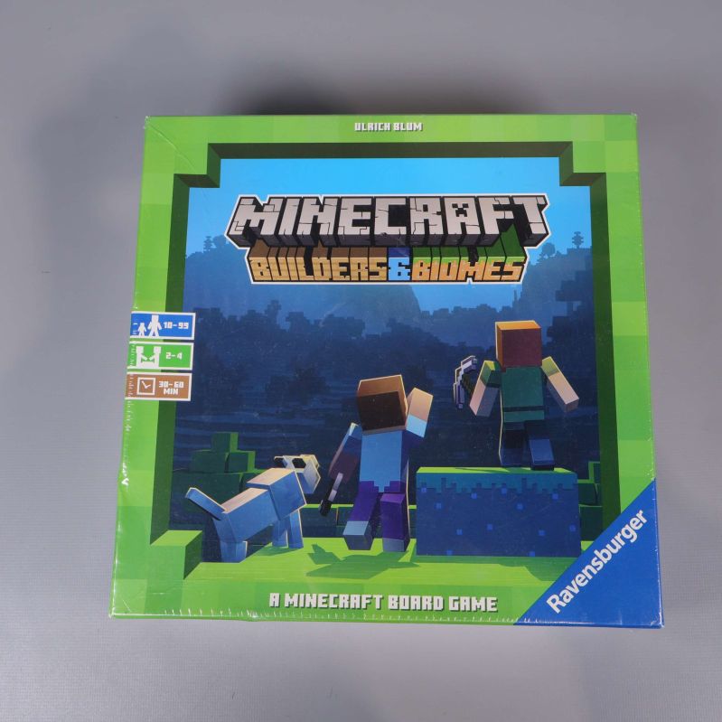 Framsidan av Minecraft Builders & Biomes sällskapsspel i grön förpackning