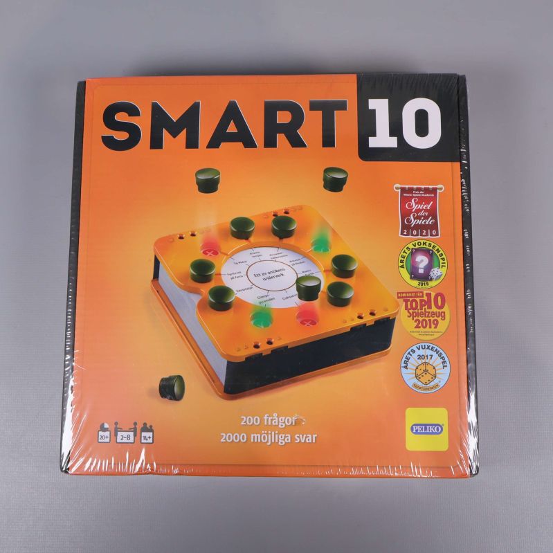 Smart 10 spel i förpackning med orange framsida och spelbräde