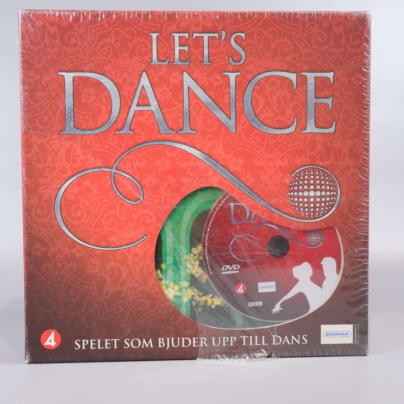 Framsidan av Let's Dance sällskapsspel med röd design