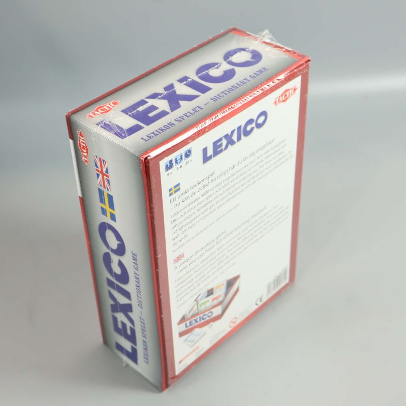 Övre vinkel av Lexico spelbox med förpackning
