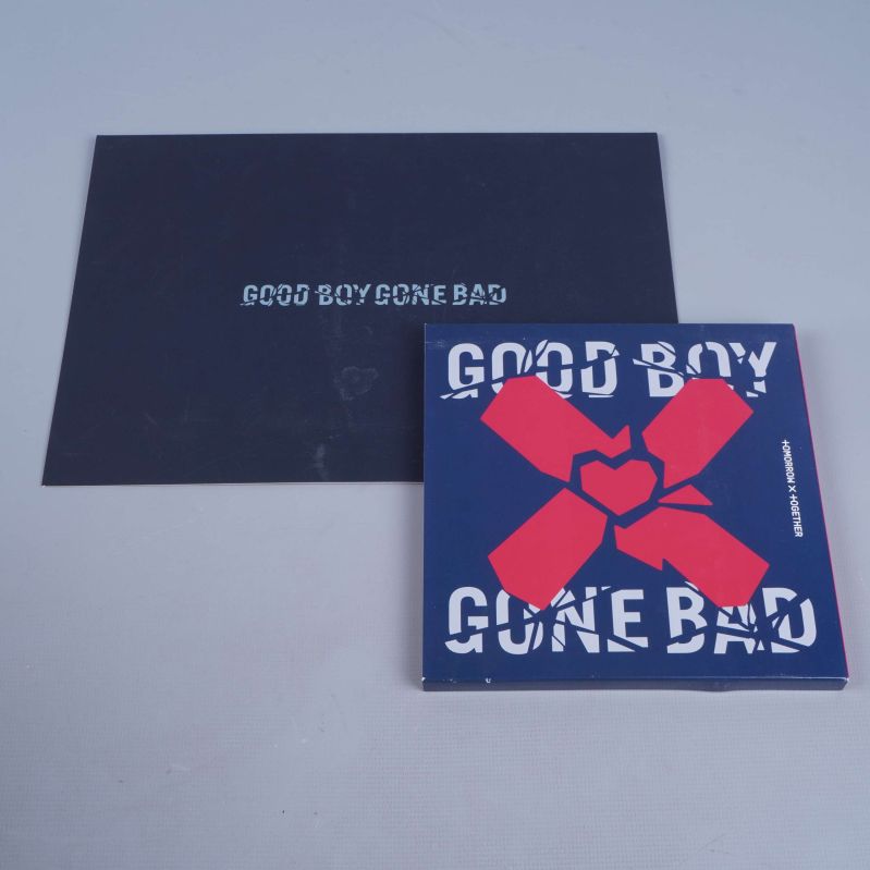 Albumfodral till Good Boy Gone Bad och svart mapp bredvid