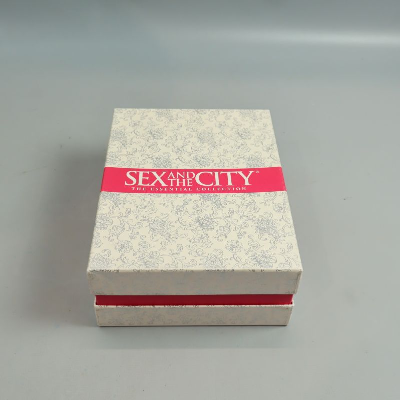 Framsidan av Sex and the City The Essential Collection i dekorerad box