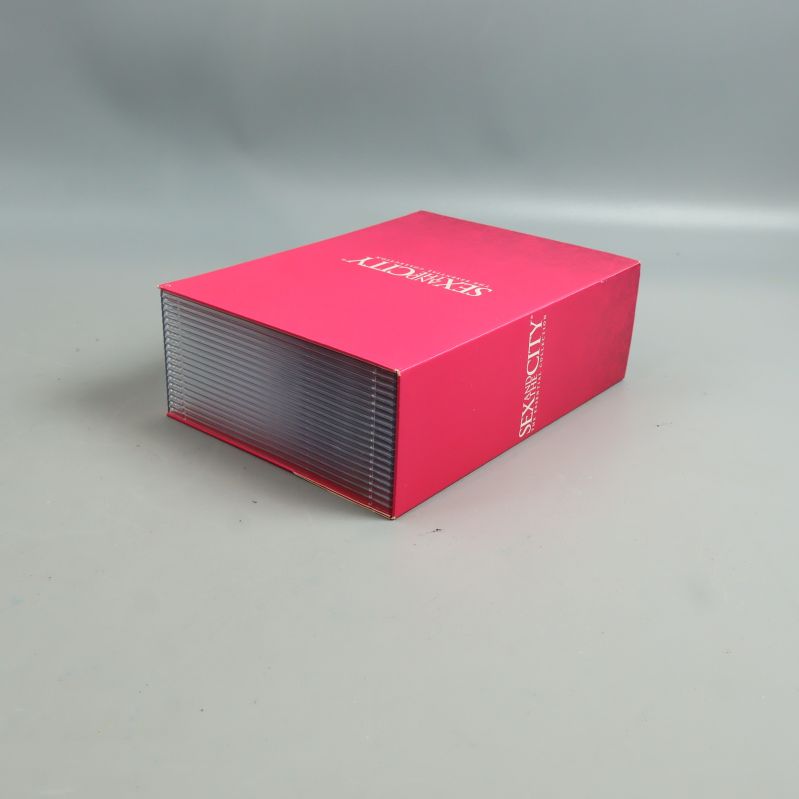 Sex and the City-box med transparenta fodral och rosa fodral