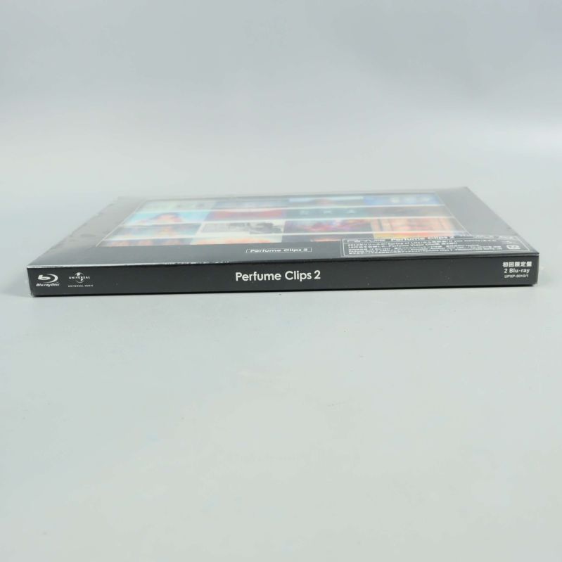 Sidan av Perfume Clips 2-album med tydlig titel och Blu-ray-logo