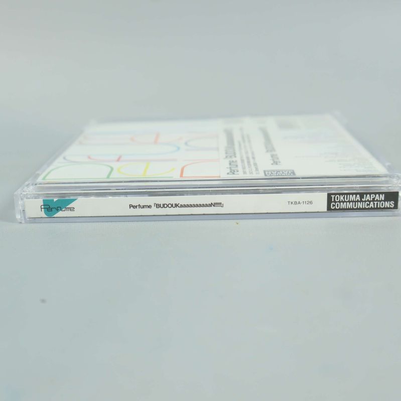 CD-jewelcase från sidan med logo och text på ryggen