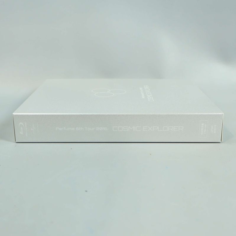 Sida av Blu-ray box med titel och Blu-ray logotyp