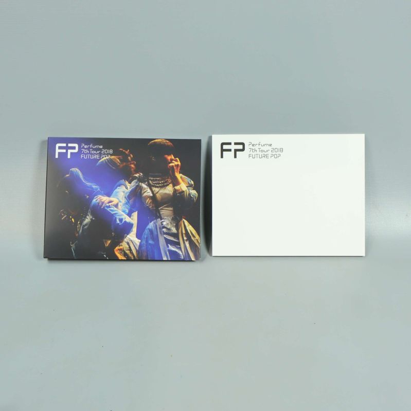 Två delar av Perfume Future Pop box med svartvit och färgad design