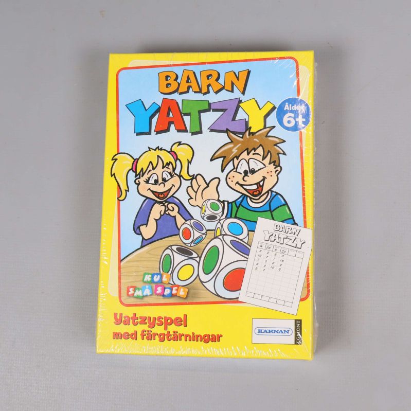 Front av Barn Yatzy ask med färgglad design