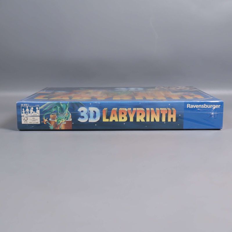 Sida av spelasken Labyrinth 3D med Ravenburger-logga