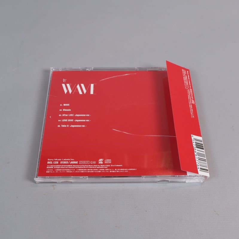Baksidan av K-pop albumet Wave med låtlista