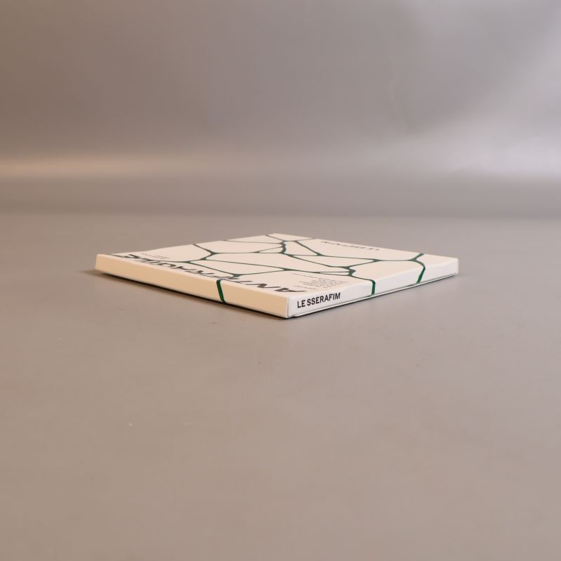 Antifragile album liggande, visar tjocklek och detalj