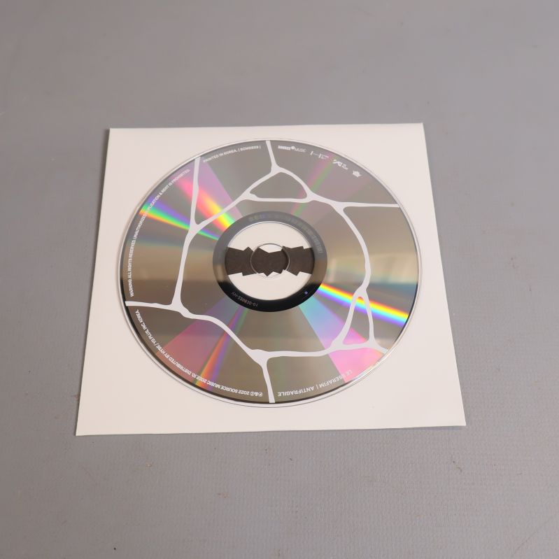 Antifragile CD-skiva med matchande grafiskt mönster