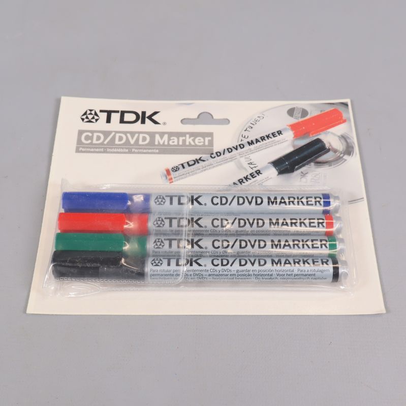Förpackning med TDK CD/DVD-markerpennor i fyra färger