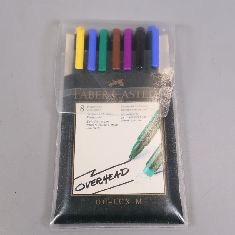 Förpackning med Faber-Castell Overhead markers i åtta färger