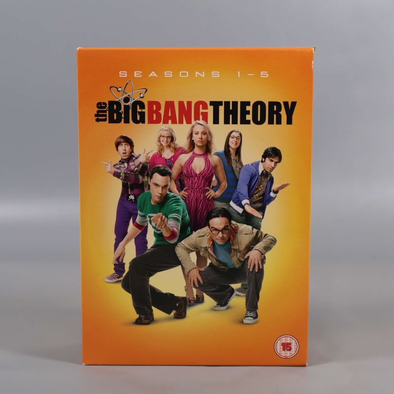 Framsidan av The Big Bang Theory DVD box för säsong 1-5