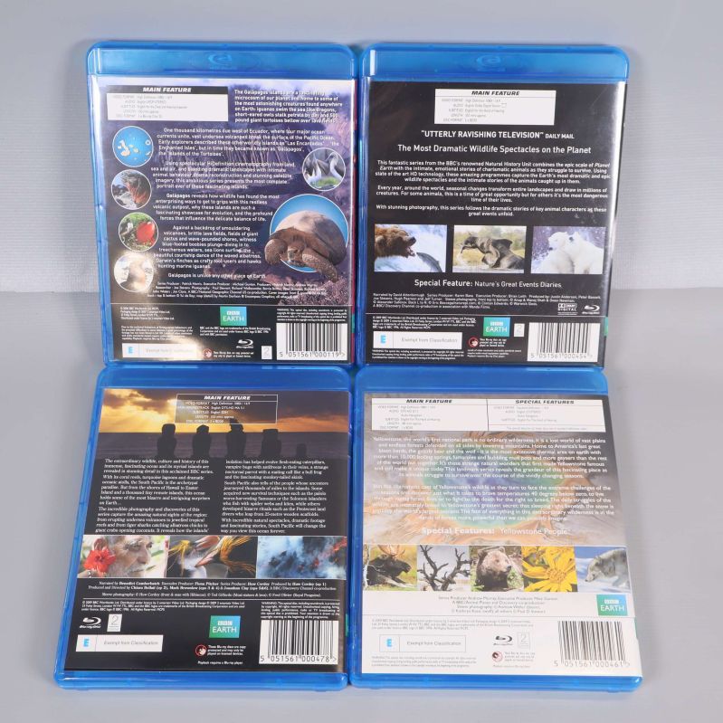 Baksidor på Blu-ray fodral visar innehållsbeskrivning och bilder