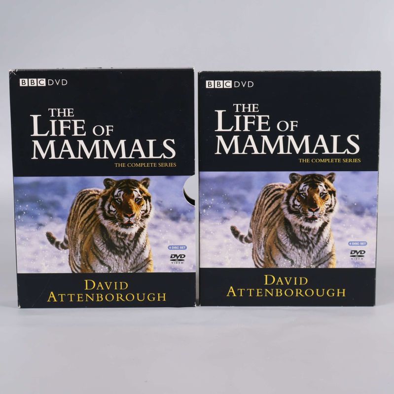 Två DVD-boxar bredvid varandra med The Life of Mammals motiv