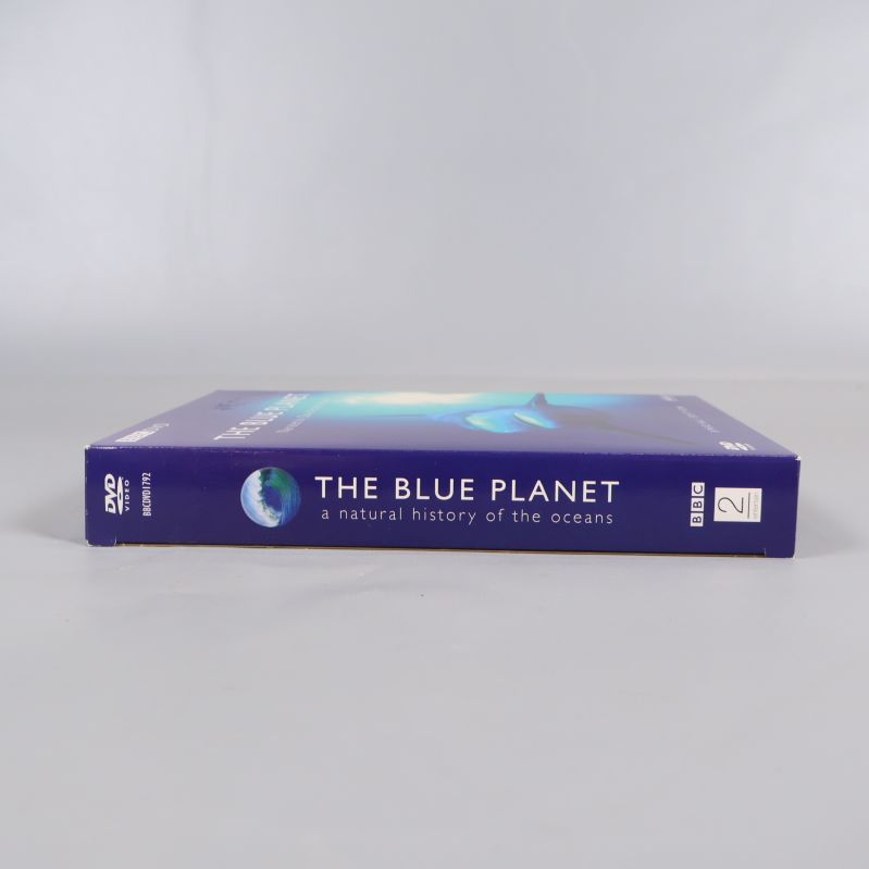 Rygg på DVD-boxen The Blue Planet med titel