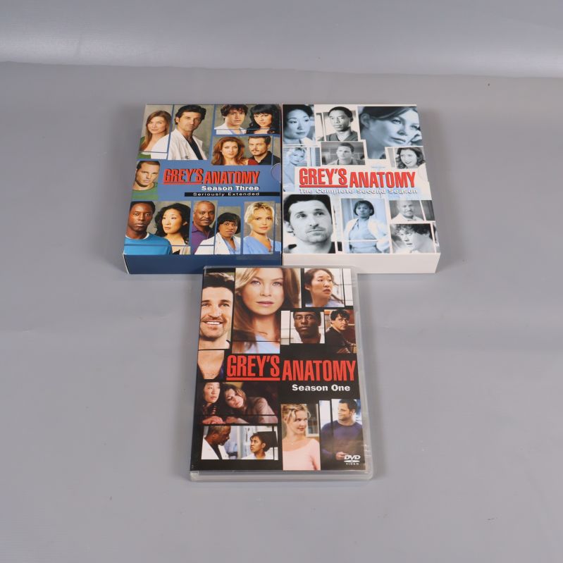 Tre DVD-fodral till Grey's Anatomy säsong 1-3 upplagda tillsammans