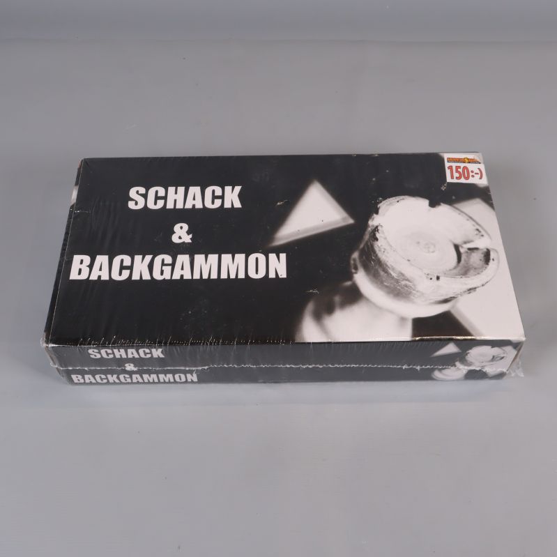 Framsida av schack och backgammon box med svartvit design