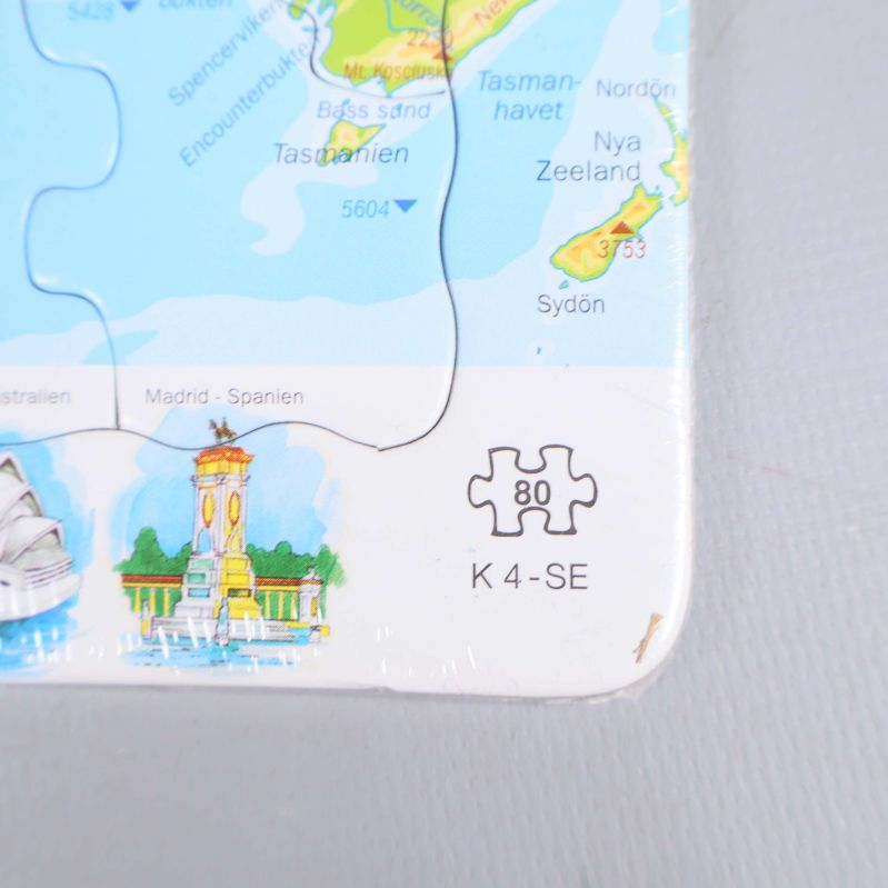 Närbild på pusslets hörn som visar 80 bitar