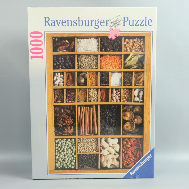 Framsida av Ravensburger pussel med kryddhylla och 1000 bitar