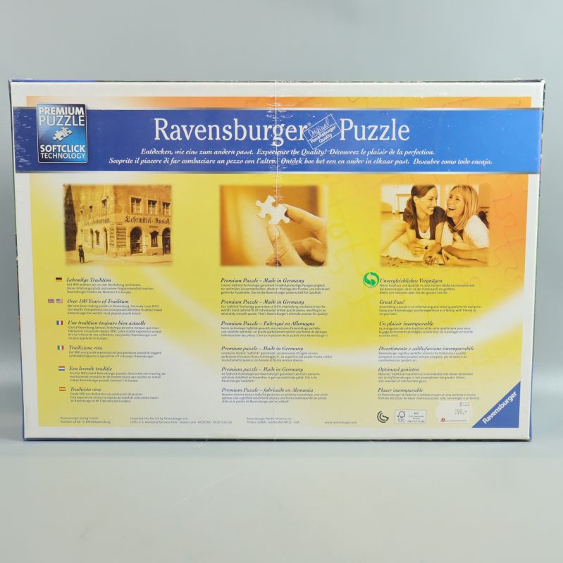 Baksida av Ravensburger pussel med information på flera språk