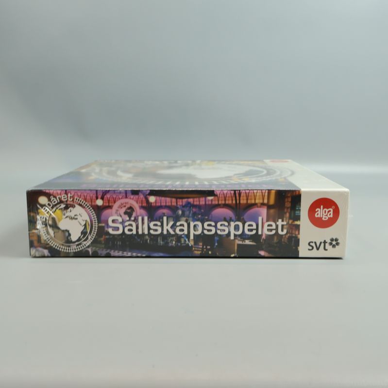 Sidan av På spåret spelbox med logotyper
